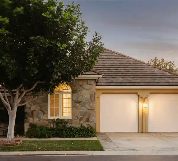 ESTATE SERIES LUXURY IN GUARD-GATED SEACLIFF ON THE GREENS