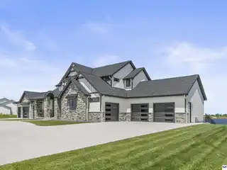 Paradise Nestled on Expansive Lot