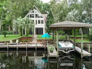 Serene Waterfront Retreat on Black Creek