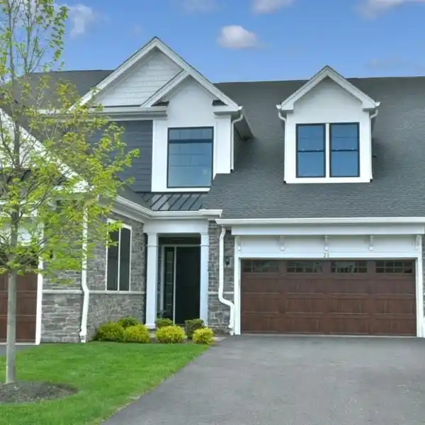 LUXURIOUS TOP-FLOOR COTTAGE AT THE  FAIRWAYS AT EDGEWOOD