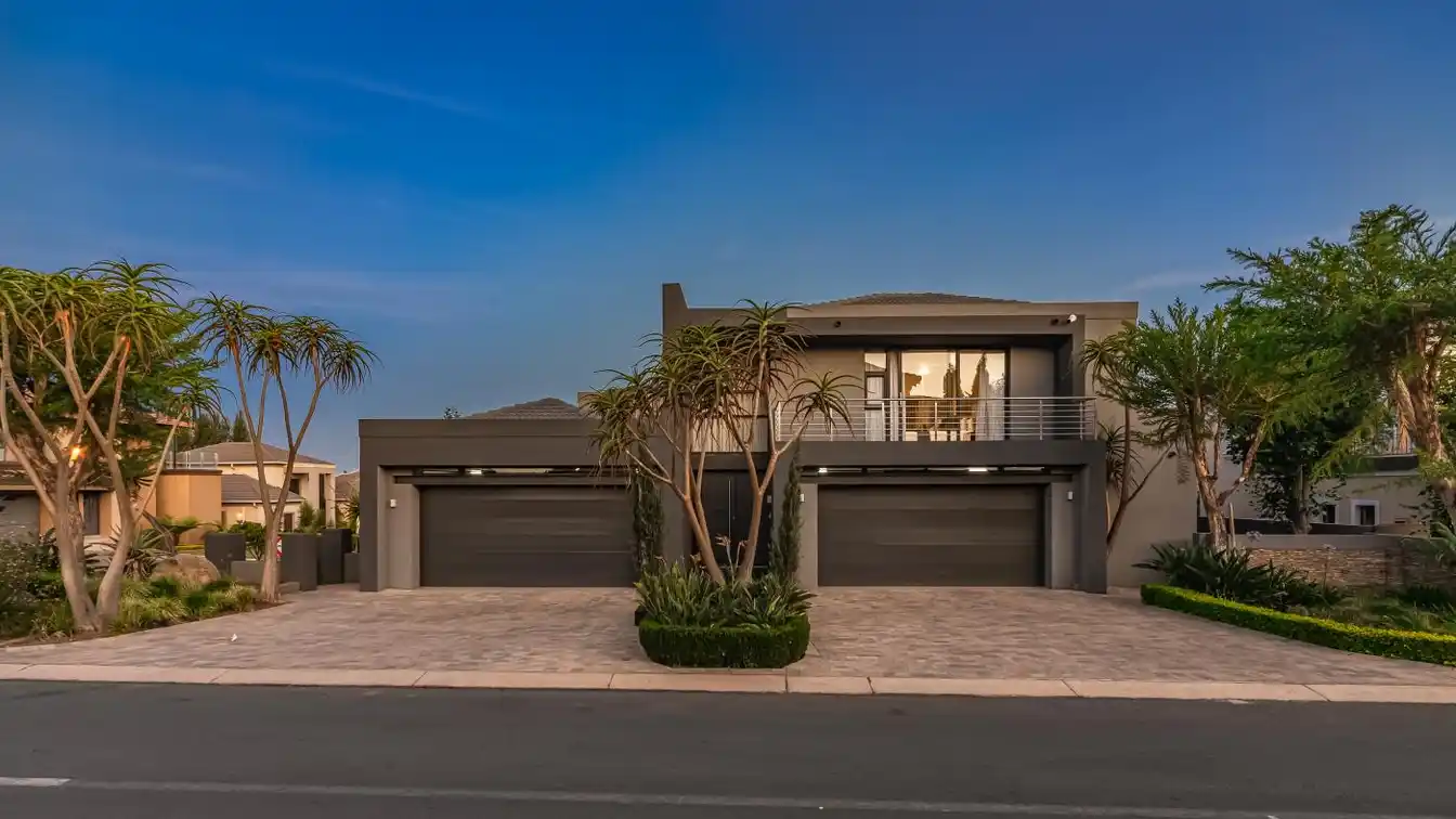 Luxury Mansion in Blue Valley Golf Estate