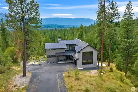 Elegant Retreat on Five Wooded Acres