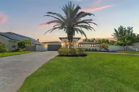 Completely Reimagined Estate in Exclusive Monte Cristo