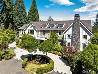 Hampton's Inspired Property in the Heart of Enatai
