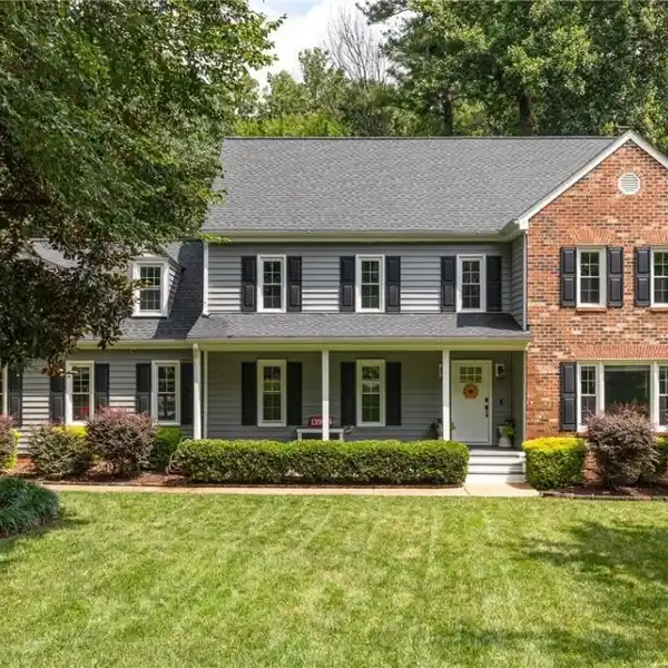 RARE COLONIAL IN HIGHLY SOUGHT AFTER COMMUNITY