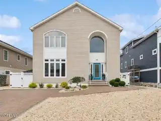 Spectacular Waterfront Living in the Silver Bay Area