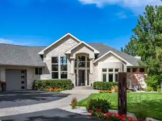 Upscale Rambler in a Prestigious Community