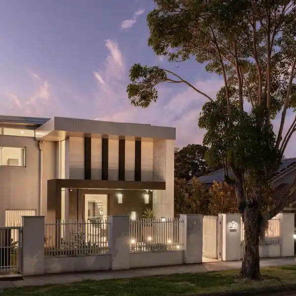 LANDMARK RESIDENCE WITH CONTEMPORARY PRESTIGE