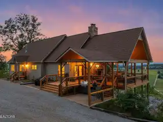 Spectacular East Tennessee Farm Oasis