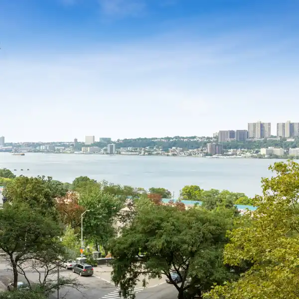 FULLY RENOVATED APARTMENT AT THE RIVIERA