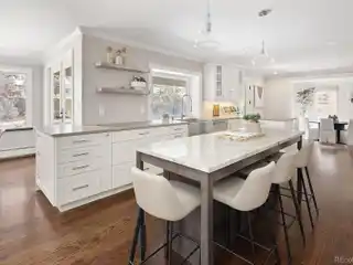 Meticulously Updated Residence in Observatory Park