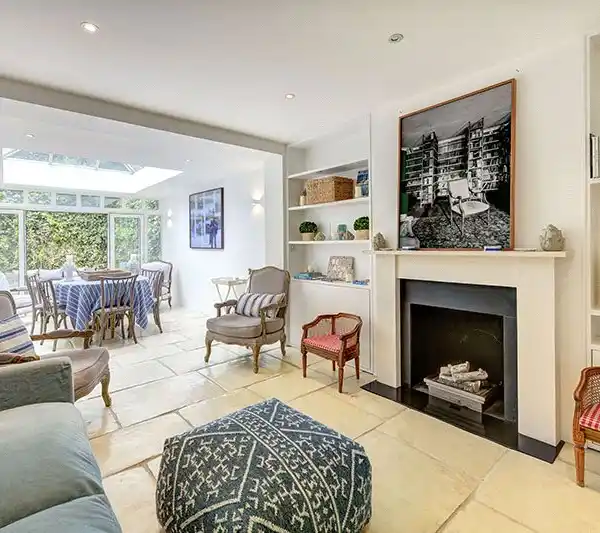 GREAT LOCATION AND AN EXCELLENT LAYOUT