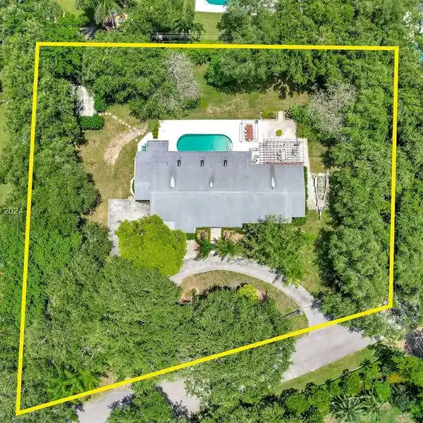 BUILD YOUR DREAM HOME ON A ONE-ACRE PINECREST LOT