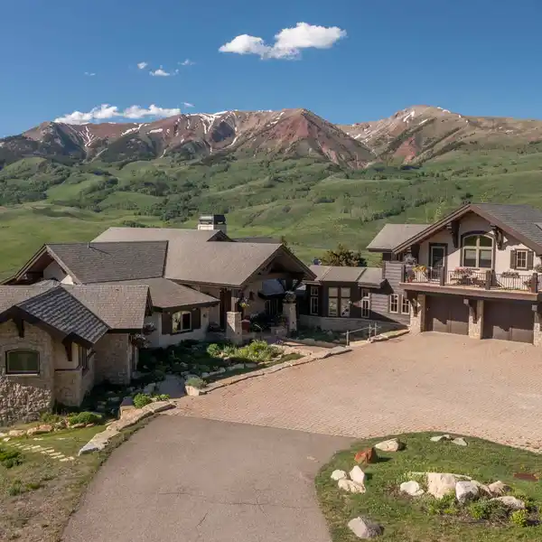 BEAUTIFULLY CRAFTED MOUNTAIN HOME IN THE PROSPECT NEIGHBORHOOD