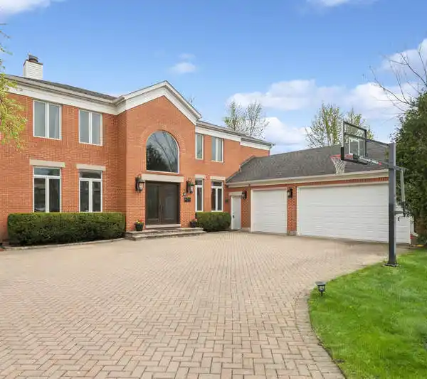 SOPHISTICATED LIVING IN COVETED DISTRICT 27