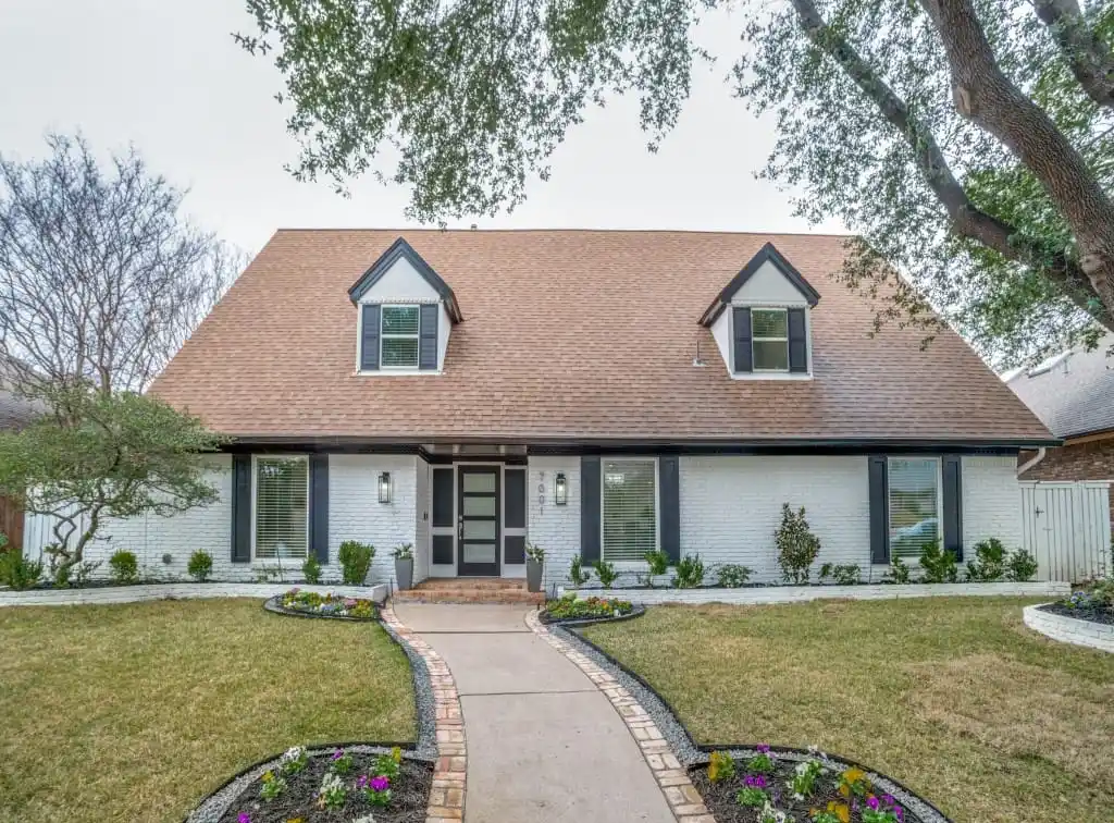 Super Updated Luxury Home in Windsor Place