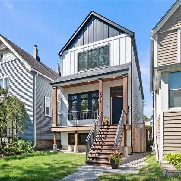 NEWER CONSTRUCTION IN PRIME EVANSTON LOCATION