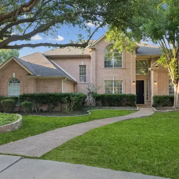 EXCEPTIONAL RESIDENCE IN STONE LAKES