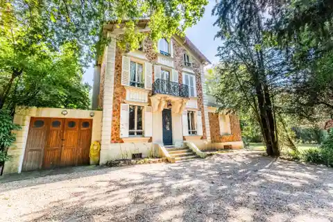 Period Property Awaiting Your Renovation Vision