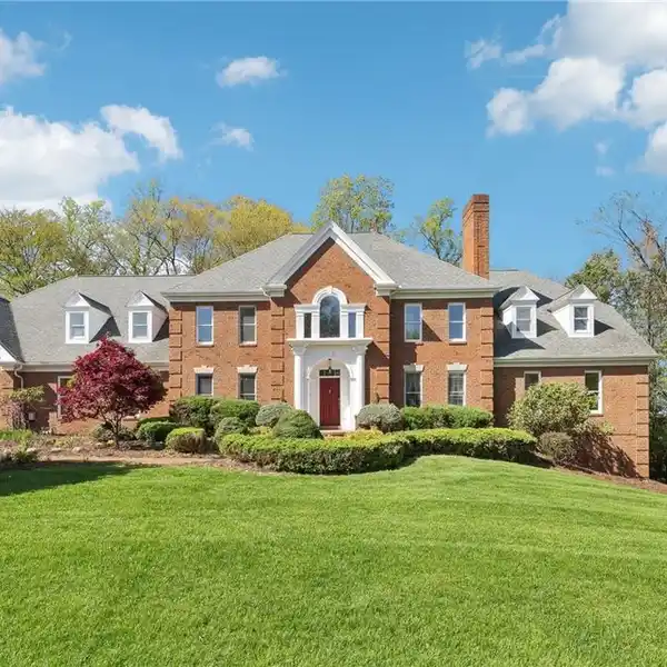 ELEGANT FULLY UPDATED ESTATE