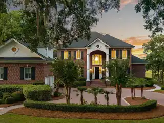 Magnificent Waterfront Estate in the Reserve in Olde Park