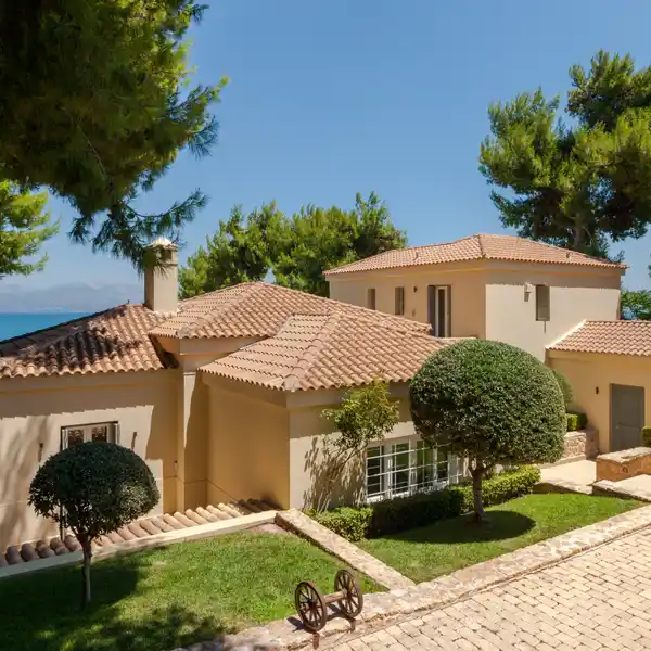 LUXURY BEACHFRONT VILLA