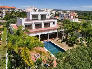 Refined Algarve Villa with Panoramic Sea Horizons