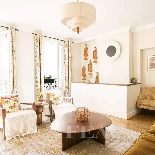 SUNNY SOUTH-FACING DUPLEX APARTMENT