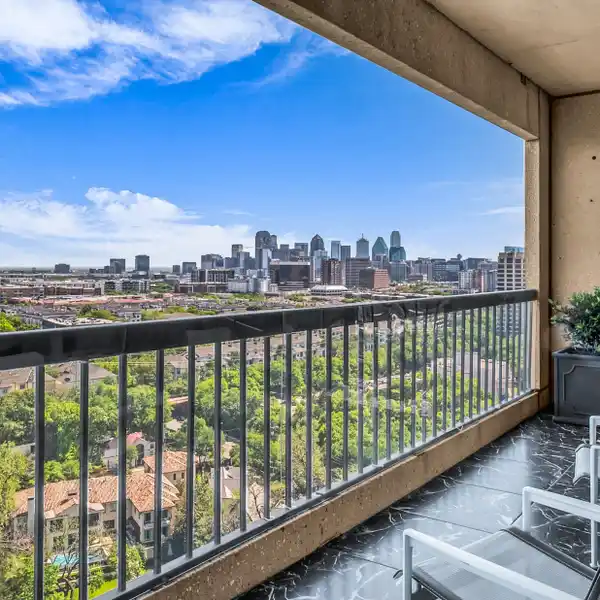RECENTLY UPDATED TURTLE CREEK CONDOMINIUM