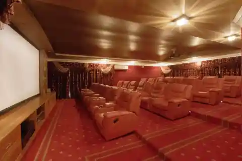 Jozi Mansion with Private Cinema & Grandeur
