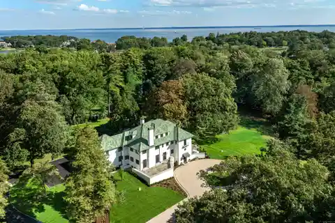 Magnificent Round Meadows Estate