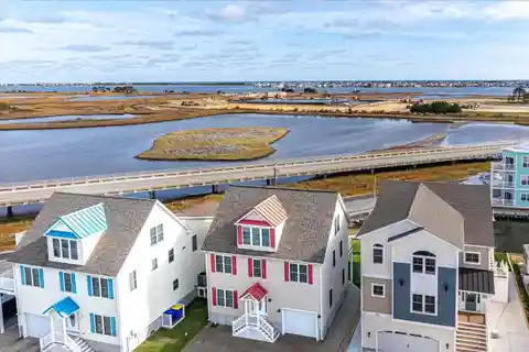 Waterfront Living with Stunning Bay Views