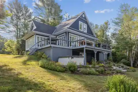 High-End Lakefront Property