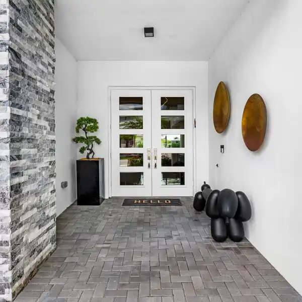 UPSCALE FLORIDA LIVING