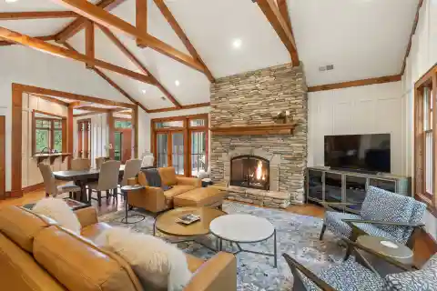 Luxury Mountain Condo with Stunning Screened Porch
