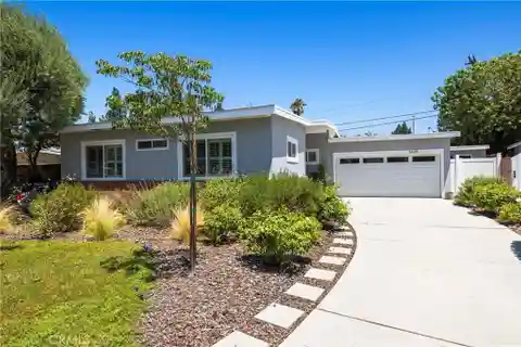 Beautifully Upgraded Turnkey Home in Encino Village