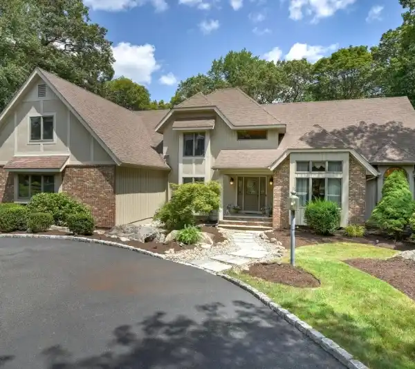 WONDERFUL CUSTOM COLONIAL