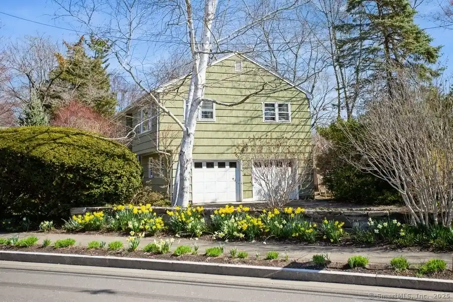 Well-maintained Raised Ranch in Cos Cob