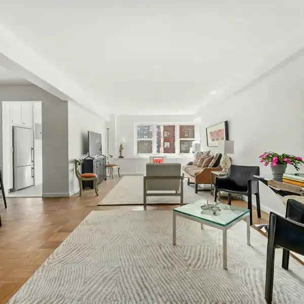 EXPANSIVE AND SUNNY ONE BEDROOM