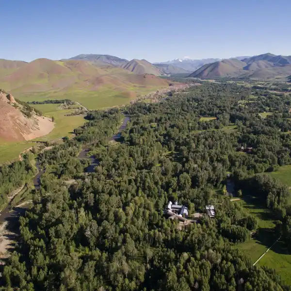 TIMELESS RIVERFRONT LUXURY RETREAT