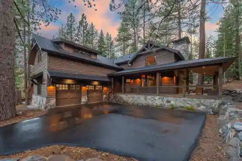 Rustic Elegance Meets Sophisticated Mountain Living