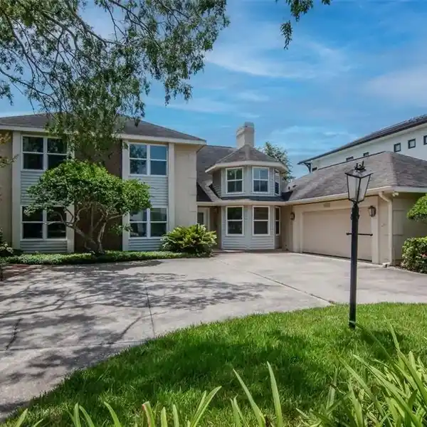 EXCEPTIONAL OPPORTUNITY IN PRESTIGIOUS SUNSET PARK ISLES