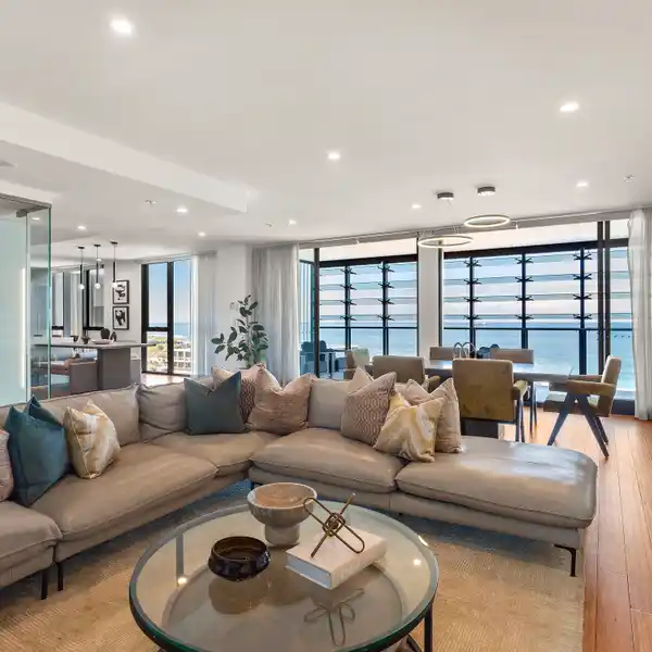 WHOLE-FLOOR OCEANFRONT APARTMENT