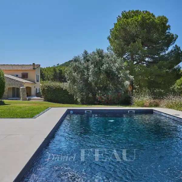 SPACIOUS LIVING AMID OLIVE GROVES & FOUNTAINS