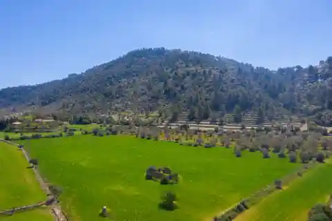 Pretty Rustic Finca with a House to Renovate Near Orient