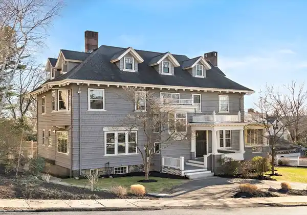 CHARMING 1895 COLONIAL REVIVAL