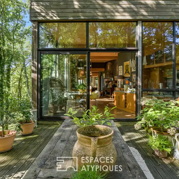 CONTEMPORARY HOME FEATURING AVANT-GARDE ARCHITECTURE