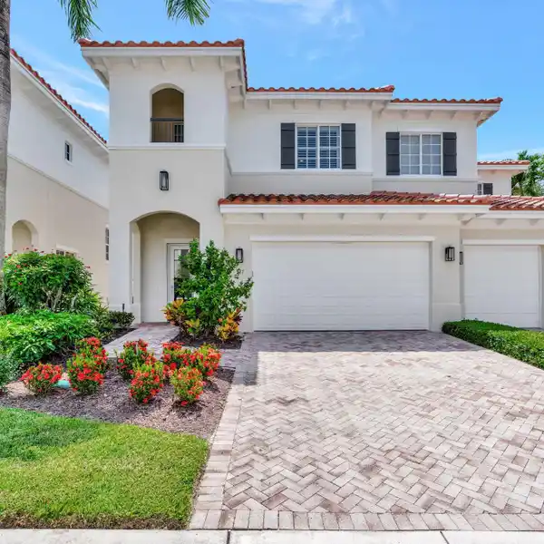 LUXURIOUS UPPER UNIT WITH PRIVATE ELEVATOR