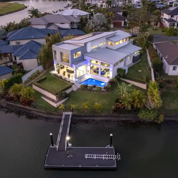 ARCHITECTURALLY DESIGNED AND MASTERFULLY CONSTRUCTED HOME