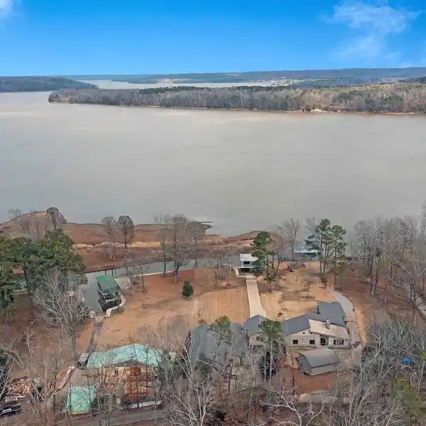 SPECTACULAR WATERFRONT ESTATE